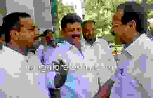 UT Khader meets DV Sadananda Gowda